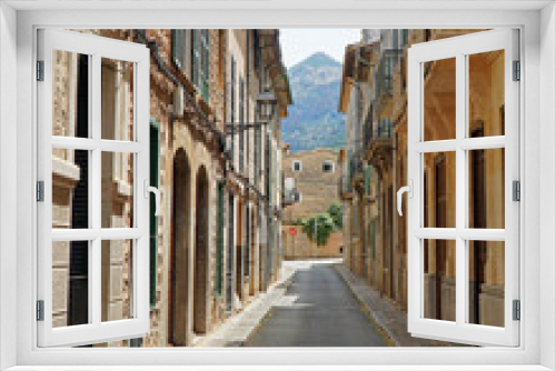 Fototapeta Naklejka Na Ścianę Okno 3D - Narrow streets of Soller Mallorca