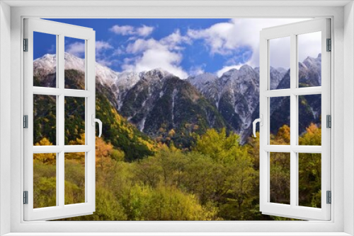 Fototapeta Naklejka Na Ścianę Okno 3D - Autumn scenery in Kamikochi, Nagano