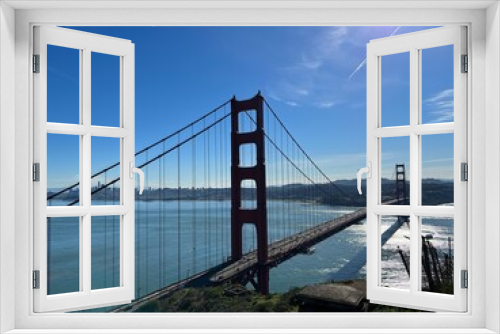 Fototapeta Naklejka Na Ścianę Okno 3D - Golden Gate Bridge looking into San Francisco