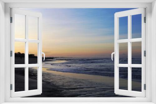 Fototapeta Naklejka Na Ścianę Okno 3D - sunset over the ocean beach