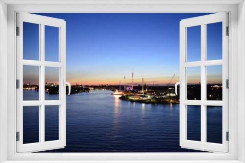 Fototapeta Naklejka Na Ścianę Okno 3D - Abenddämmerung im Hafen von Stockholm