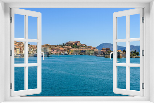 Fototapeta Naklejka Na Ścianę Okno 3D - Portoferraio, Hafen, Darsena, Altstadt, Boote, Fischerboote, Fähre, Festung, Forte Stella, Falcone, Torre della Linguella, Altstadthäuser, Insel, Elba, Toskana, Sommer, Toskanischer Archipel, Italien