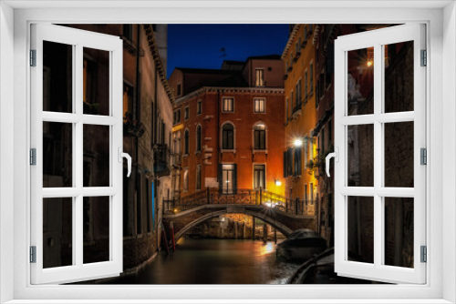 Fototapeta Naklejka Na Ścianę Okno 3D - Venice canal at night