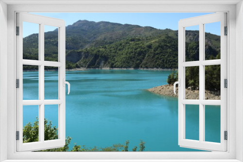 Fototapeta Naklejka Na Ścianę Okno 3D - エメラルドグリーン 湖 山