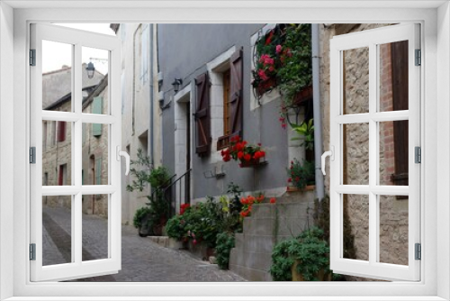 Fototapeta Naklejka Na Ścianę Okno 3D - rue dans le village de Castelnau-de-Montmiral 