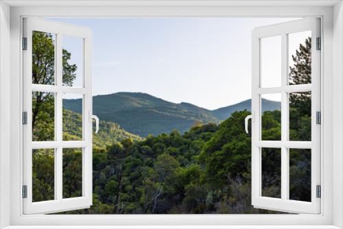 Fototapeta Naklejka Na Ścianę Okno 3D - Montagnes et forêt du Parc naturel régional du Haut-Languedoc depuis le hameau de Ceps à Roquebrun