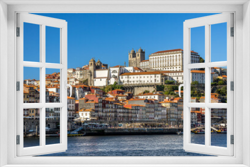 Fototapeta Naklejka Na Ścianę Okno 3D - City of Oporto, Portugal in the margins of the Douro river. Douro river in the city of Oporto with traditional boats to transport the famous Oporto Wine from the wineries up river