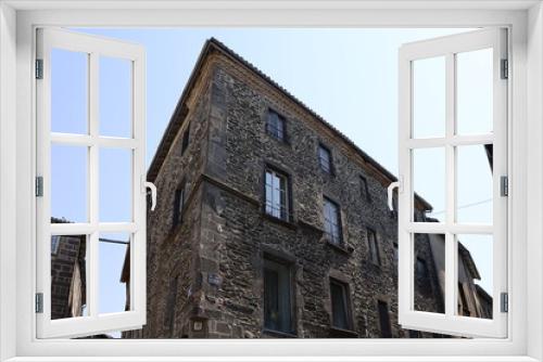 Fototapeta Naklejka Na Ścianę Okno 3D - Maison typique du Cantal, vue de l'extérieur, ville de Saint Flour, département du Cantal, France