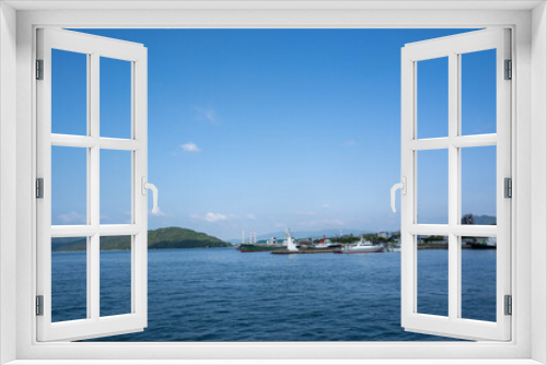 Fototapeta Naklejka Na Ścianę Okno 3D - 澄んだ空と穏やかな波の5月の徳山港