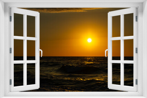 Fototapeta Naklejka Na Ścianę Okno 3D - Gold sunrise on the beach