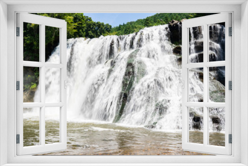 Fototapeta Naklejka Na Ścianę Okno 3D - 激しい流れの美しい滝の景色