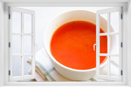Fototapeta Naklejka Na Ścianę Okno 3D - できたてで熱々のトマトスープ