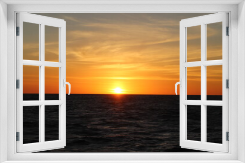 Fototapeta Naklejka Na Ścianę Okno 3D - Disappearing Sun 