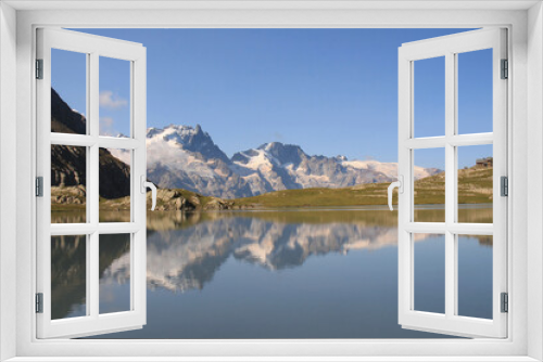 Fototapeta Naklejka Na Ścianę Okno 3D - Goleon lake in the french Alps with view on La Meije mountain 
