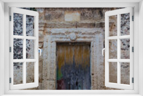 Fototapeta Naklejka Na Ścianę Okno 3D - La porta di un palazzo storico a Giuliano di Lecce in Salento, Puglia