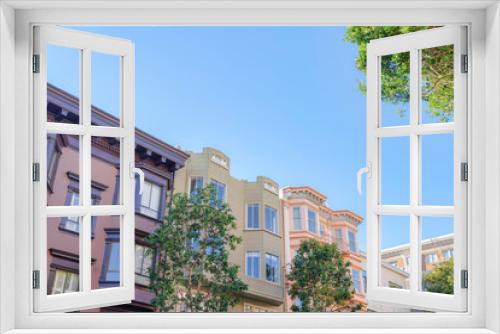 Fototapeta Naklejka Na Ścianę Okno 3D - Victorian townhouses with trees at the front in San Francisco, California