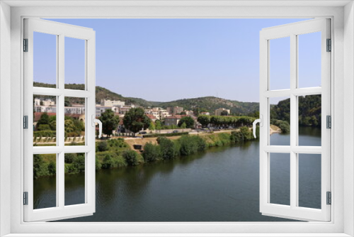 Fototapeta Naklejka Na Ścianę Okno 3D - La rivière le Lot, ville de Cahors, département du Lot, France