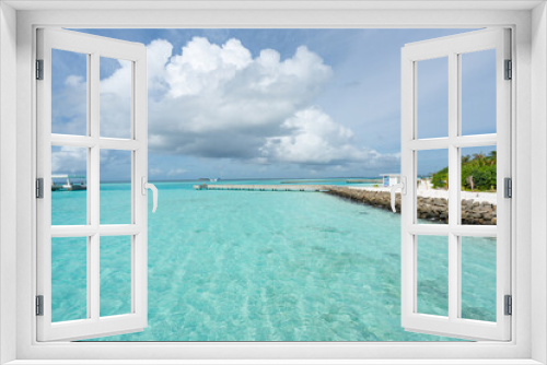 Fototapeta Naklejka Na Ścianę Okno 3D - Beautiful pier over tropical, turquoise ocean in Maldives, Indian Ocean