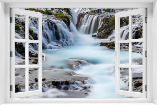 Fototapeta Naklejka Na Ścianę Okno 3D - malerischer Wasserfall mit blauem verschwommenem Wasser