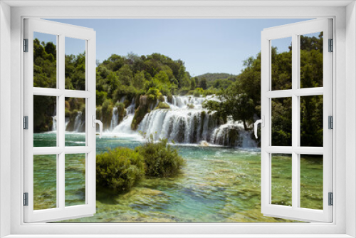 Fototapeta Naklejka Na Ścianę Okno 3D - Paisaje de cascadas en parque natural con agua cristalina rocas y arboles de un viaje de turismo por Croacia europa