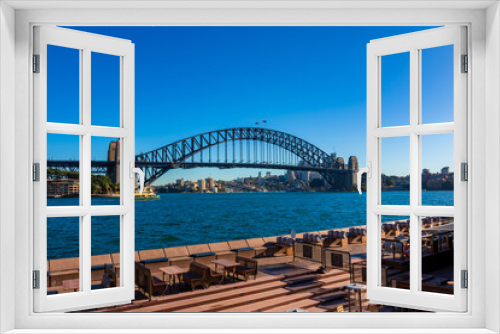 Fototapeta Naklejka Na Ścianę Okno 3D - 朝のオーストラリア・シドニーで、オペラハウス近くから見たハーバーブリッジ周辺の風景と青空