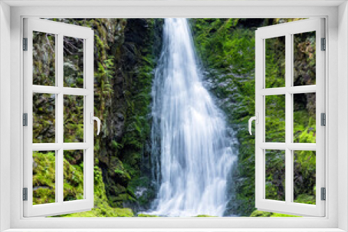 Fototapeta Naklejka Na Ścianę Okno 3D - Waterfall between the Rocky Mountains and Jungle in Canada
