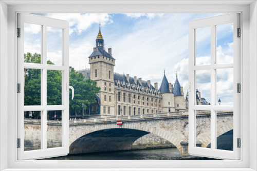 Fototapeta Naklejka Na Ścianę Okno 3D -  The Conciergerie building in Paris, France