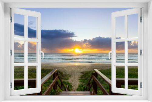 Fototapeta Naklejka Na Ścianę Okno 3D - Sunrise over the Pacific Ocean on the Gold Coast