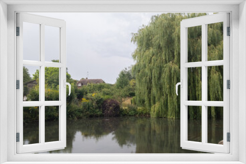 Fototapeta Naklejka Na Ścianę Okno 3D - A pond in the village of Wilton, Wiltshire