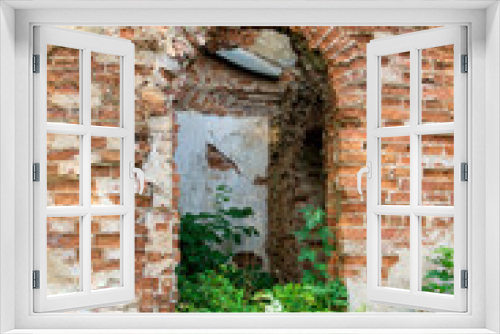 Fototapeta Naklejka Na Ścianę Okno 3D - A beautiful medieval old ruined palace. Ancient red brick ruins