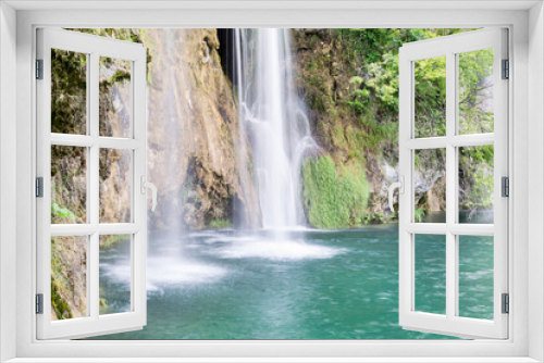 Fototapeta Naklejka Na Ścianę Okno 3D - Beautiful paradise. Blue lake and waterfall in the forest, Plitvice lakes, Croatia.
