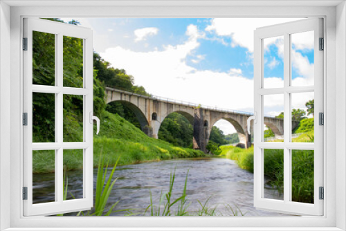 Fototapeta Naklejka Na Ścianę Okno 3D - 日本の夏の田舎の風景、山間の眼鏡橋と川