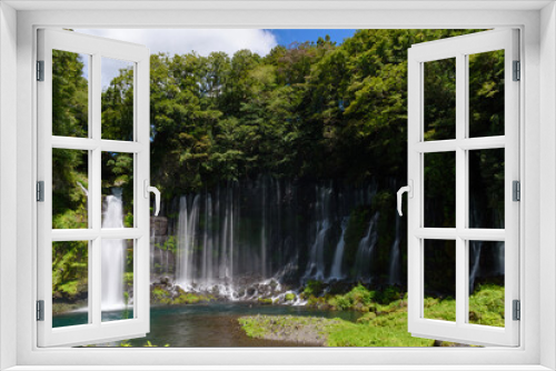 Fototapeta Naklejka Na Ścianę Okno 3D - 囲むように流れる滝