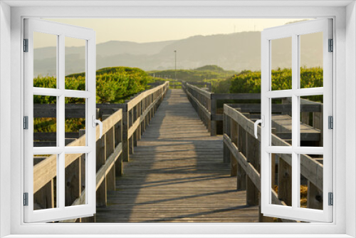 Fototapeta Naklejka Na Ścianę Okno 3D - Wooden walkway on a beach at sunrise
