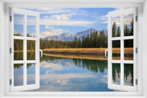 Fototapeta Naklejka Na Ścianę Okno 3D - Johnson Lake in Alberta, Canada
