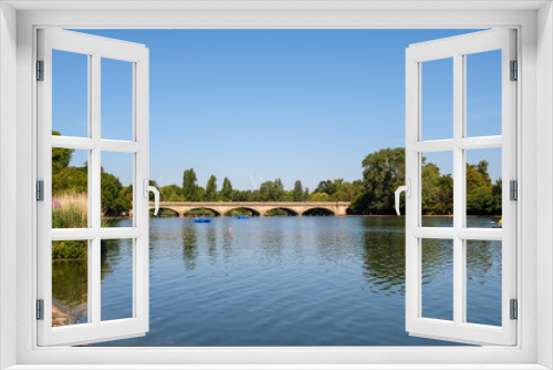Fototapeta Naklejka Na Ścianę Okno 3D - The bridge over the Serpentine lake in Hyde Park, London
