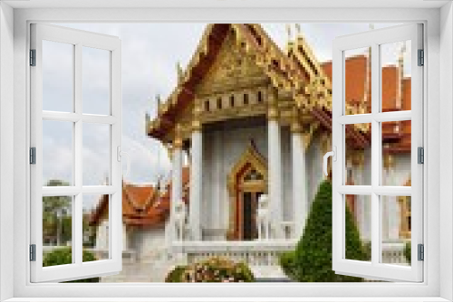 Fototapeta Naklejka Na Ścianę Okno 3D - Wat Benchamabophit Dusitwanaram or marble temple, it is one of Bangkok's best-known temples and a major tourist attraction.