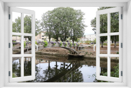 Fototapeta Naklejka Na Ścianę Okno 3D - La rivière Vendée, ville de Fontenay Le Comte, département de la Vendée, France