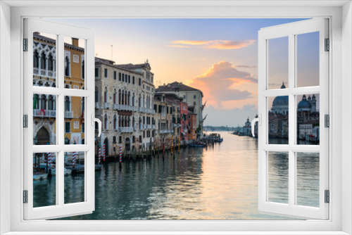 Fototapeta Naklejka Na Ścianę Okno 3D - Sunrise at the Grand Canal in Venice, Italy