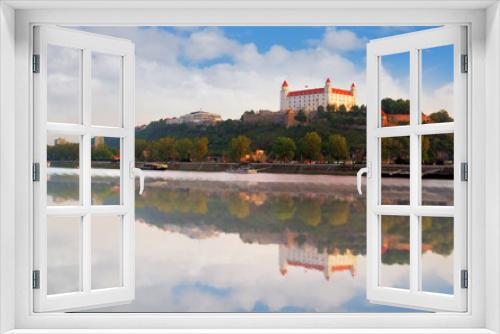 Fototapeta Naklejka Na Ścianę Okno 3D - Bratislava castle