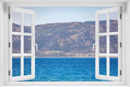 Fototapeta Naklejka Na Ścianę Okno 3D - Horizon with blue water in the sea