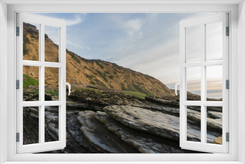Fototapeta Naklejka Na Ścianę Okno 3D - Rocky coast of the sea