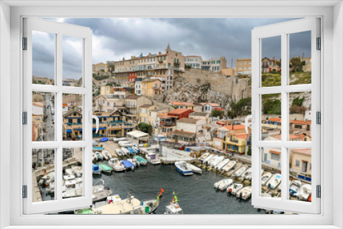 Fototapeta Naklejka Na Ścianę Okno 3D - Downtown Marseille, France : Vallon des Auffes cove and harbor