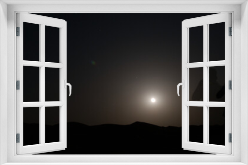 Fototapeta Naklejka Na Ścianę Okno 3D - rising moon over the desert