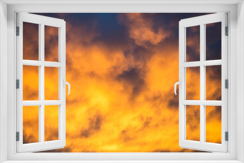Fototapeta Naklejka Na Ścianę Okno 3D - imagen cielo nublado puesta de sol y colores cálidos 