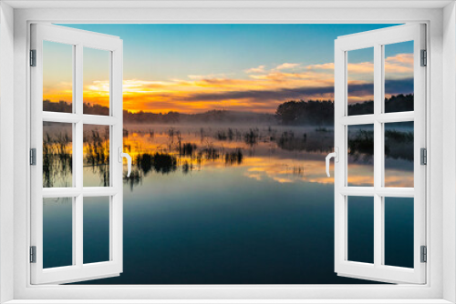 Fototapeta Naklejka Na Ścianę Okno 3D - Wschód słońca nad jeziorem