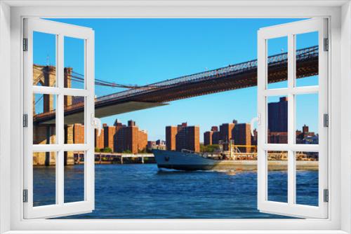 Fototapeta Naklejka Na Ścianę Okno 3D - Cargo ship and Brooklyn bridge in NYC