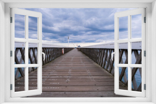 Fototapeta Naklejka Na Ścianę Okno 3D - Empty wooden pier over the sea shore