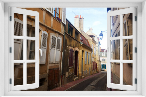 Fototapeta Naklejka Na Ścianę Okno 3D - View of old narrow streets of French city of Auxerre in autumn day..