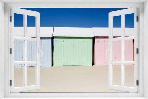 Fototapeta Naklejka Na Ścianę Okno 3D - Les cabines de plage colorées de Berck-sur-mer
